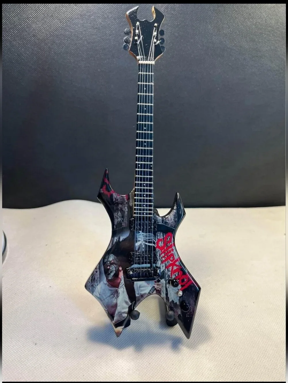 Slipknot miniature guitar 25cm - Picture 1 of 5